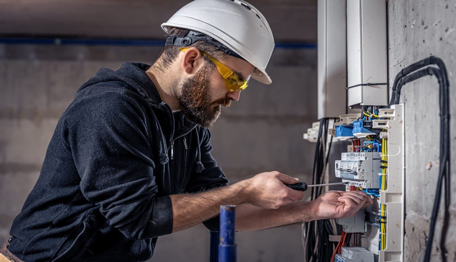 Top 10 Electrical Safety Tips For Dubai Homeowners